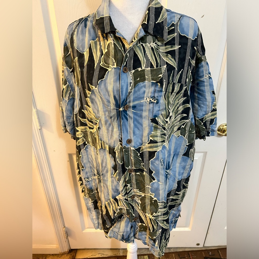 Tommy Bahama men’s XL shirt